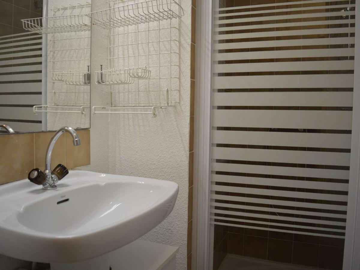 Studio Cabine A St-Raphael Avec Terrasse Et Parking, A 100M De La Plage - Fr-1-226A-23 Saint-Raphaël エクステリア 写真