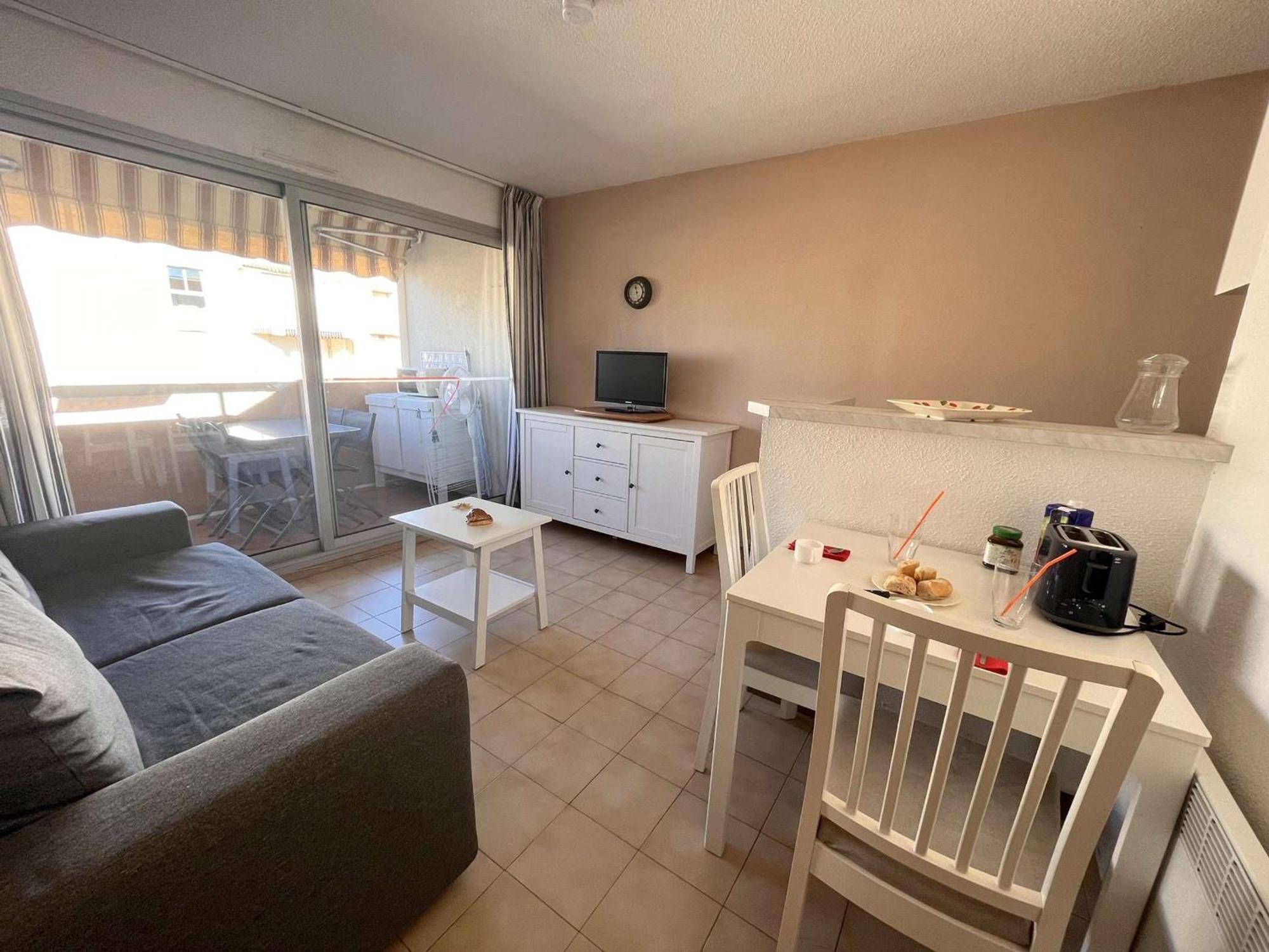Studio Cabine A St-Raphael Avec Terrasse Et Parking, A 100M De La Plage - Fr-1-226A-23 Saint-Raphaël エクステリア 写真